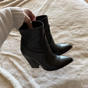 Steve Madden Tex Sleek Black leather Heeled ankle Boots 9 39